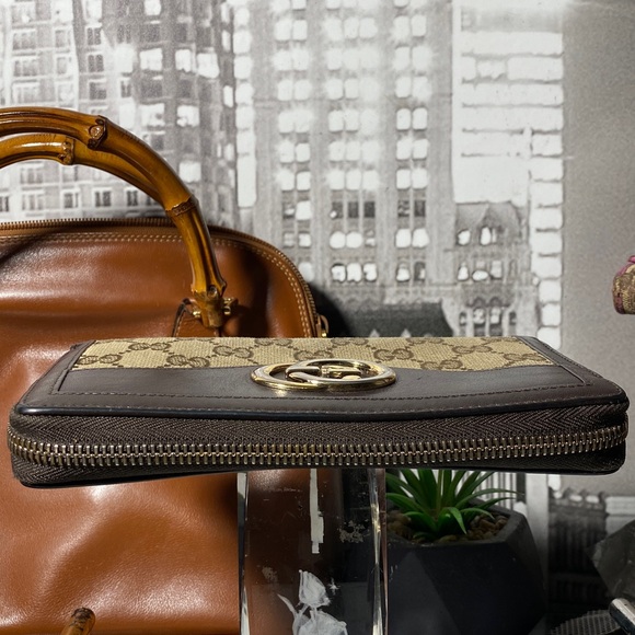 Gucci Brown and Gold Chain Wallet - Picture 16 of 16